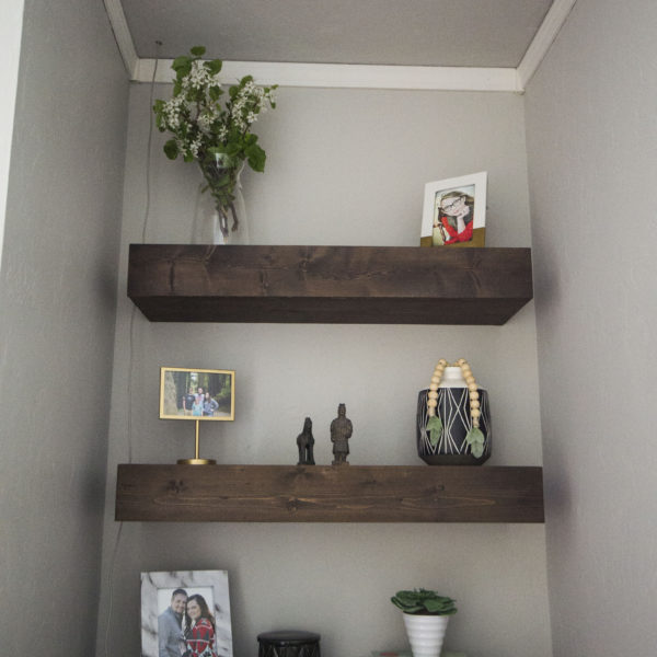 DIY FLOATING SHELVES!