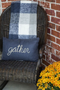 Create Fall Front Porch Envy with these tips and tricks to help you transition into Fall.| Fall Decorating Ideas | Decorating on a budget #Falldecorideas #Fallfrontporch