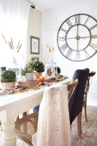 22 Gorgeous Thanksgiving Tablescape and Centerpiece Ideas You'll want to try this year from the best bloggers around.