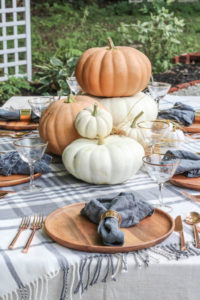 22 Gorgeous Thanksgiving Tablescape and Centerpiece Ideas You'll want to try this year from the best bloggers around.