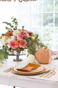 22 Gorgeous Thanksgiving Tablescape and Centerpiece Ideas You'll want to try this year from the best bloggers around.