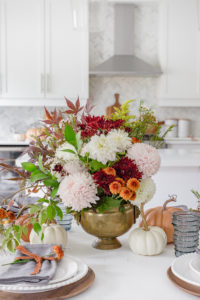 22 Gorgeous Thanksgiving Tablescape and Centerpiece Ideas You'll want to try this year from the best bloggers around.