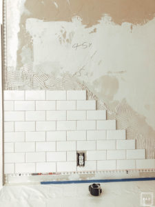 DIY Subway tile backsplash: Learn how to lay your own subway tile backsplash with this amazing tutorial. Subway tile is a classic option for kitchen backsplash and is one of the most affordable options on the market.