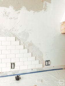 DIY Subway tile backsplash: Learn how to lay your own subway tile backsplash with this amazing tutorial. Subway tile is a classic option for kitchen backsplash and is one of the most affordable options on the market.