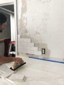 DIY Subway tile backsplash: Learn how to lay your own subway tile backsplash with this amazing tutorial. Subway tile is a classic option for kitchen backsplash and is one of the most affordable options on the market.